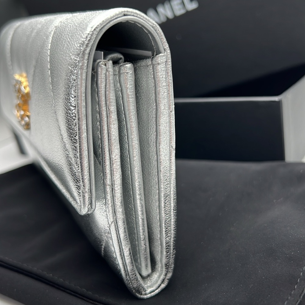 CHANEL 19 Flap Quilted Metallic Long Wallet Gold CC Made 2021 New Unused No Tag - Picture 4 of 17